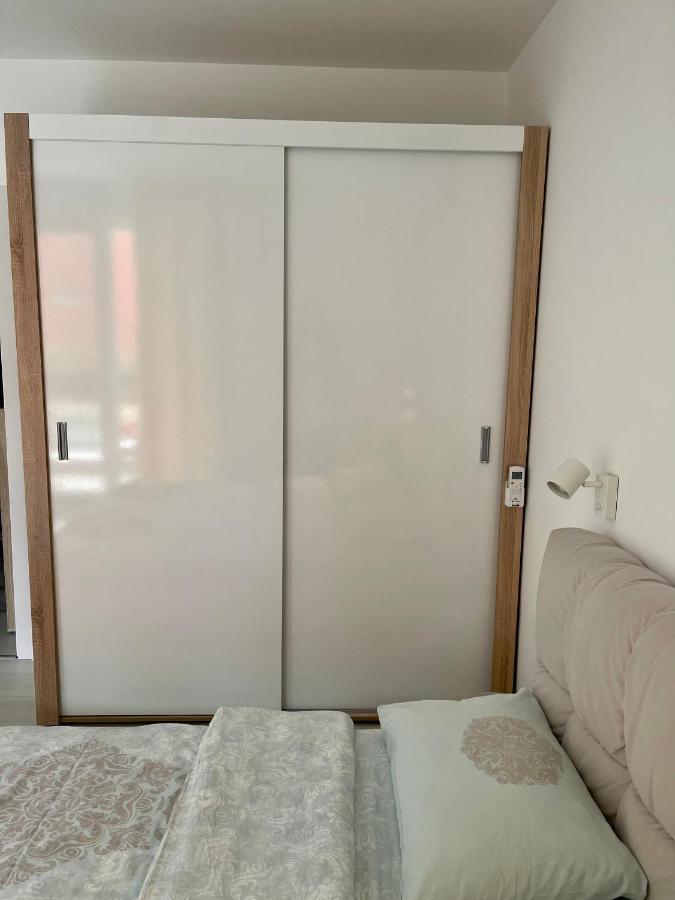 Sun&Moon Apartment Obzor Eksteriør billede